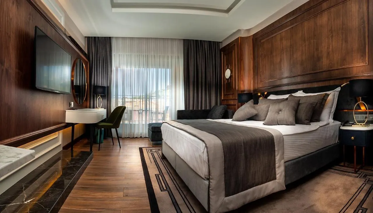 Tnr Otel & Spa Kusadasi 3*,